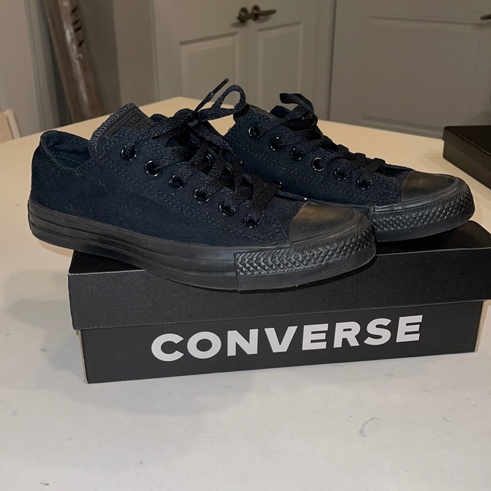Converse black chucks